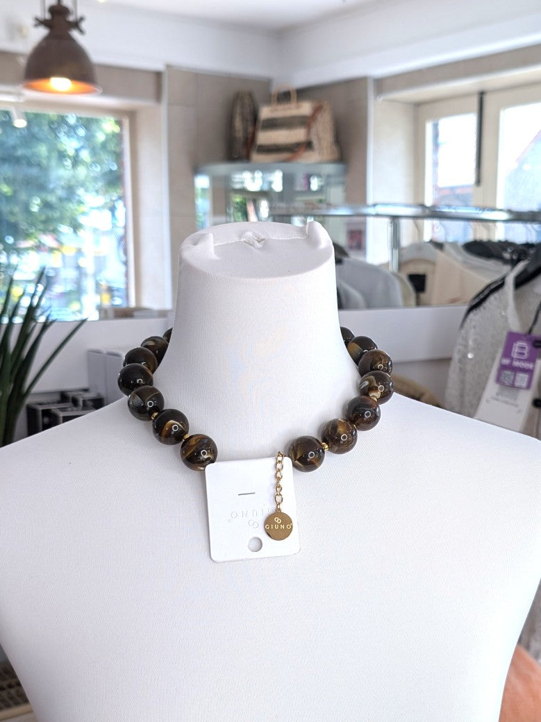 Zeigen Sie Ihre Persönlichkeit mit unserem großartigen Statement Halskette mit XL Perlen aus Acryl und Kupfer in Perlmutt Coffee Braun mit Edelstahl Gold!