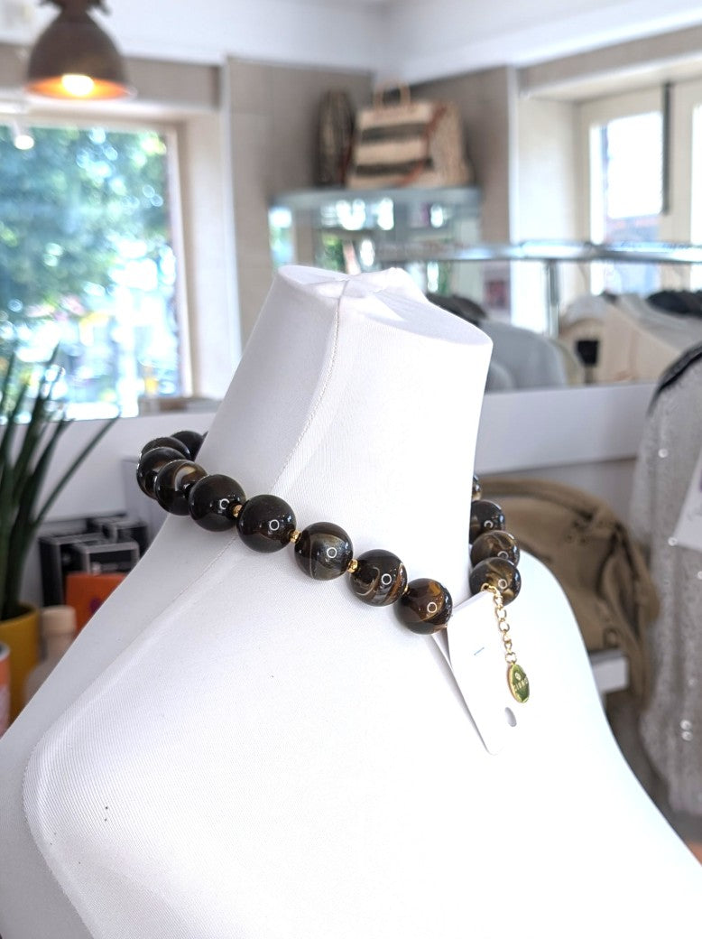 Zeigen Sie Ihre Persönlichkeit mit unserem großartigen Statement Halskette mit XL Perlen aus Acryl und Kupfer in Perlmutt Coffee Braun mit Edelstahl Gold!