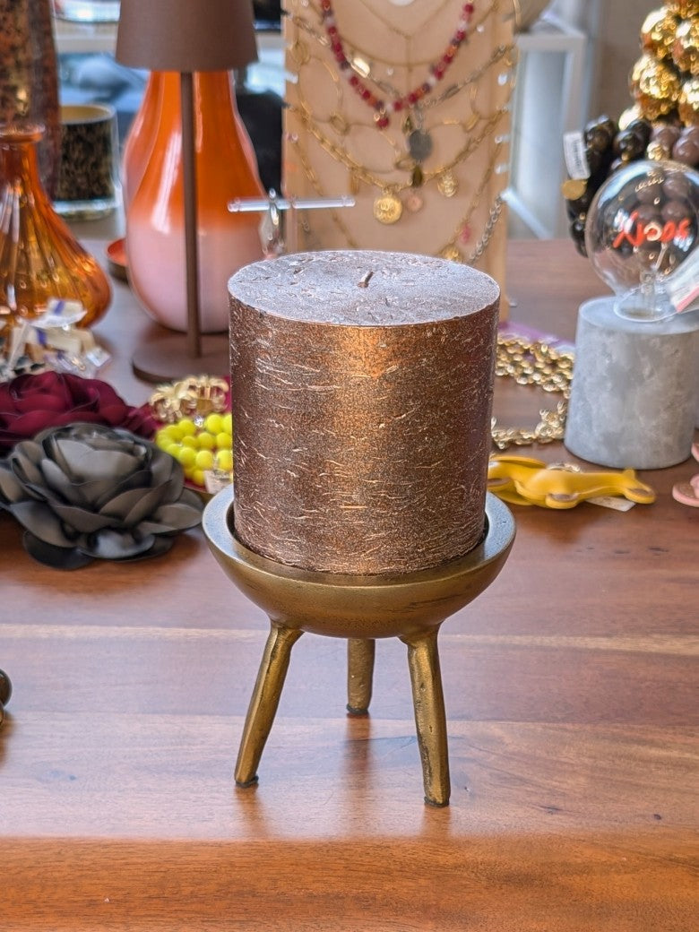 Entdecke die exquisite Stumpenkerze in metallischem Kupfer mit beeindruckender Brenndauer von ca 110 Stunden– Statement-Piece für anspruchsvolle Kerzenliebhaber!