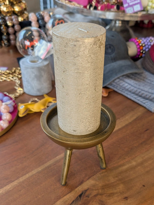 Entdecke die exquisite Stumpenkerze in metallischem Silber mit beeindruckender Brenndauer von ca 65 Stunden– Statement-Piece für anspruchsvolle Kerzenliebhaber!