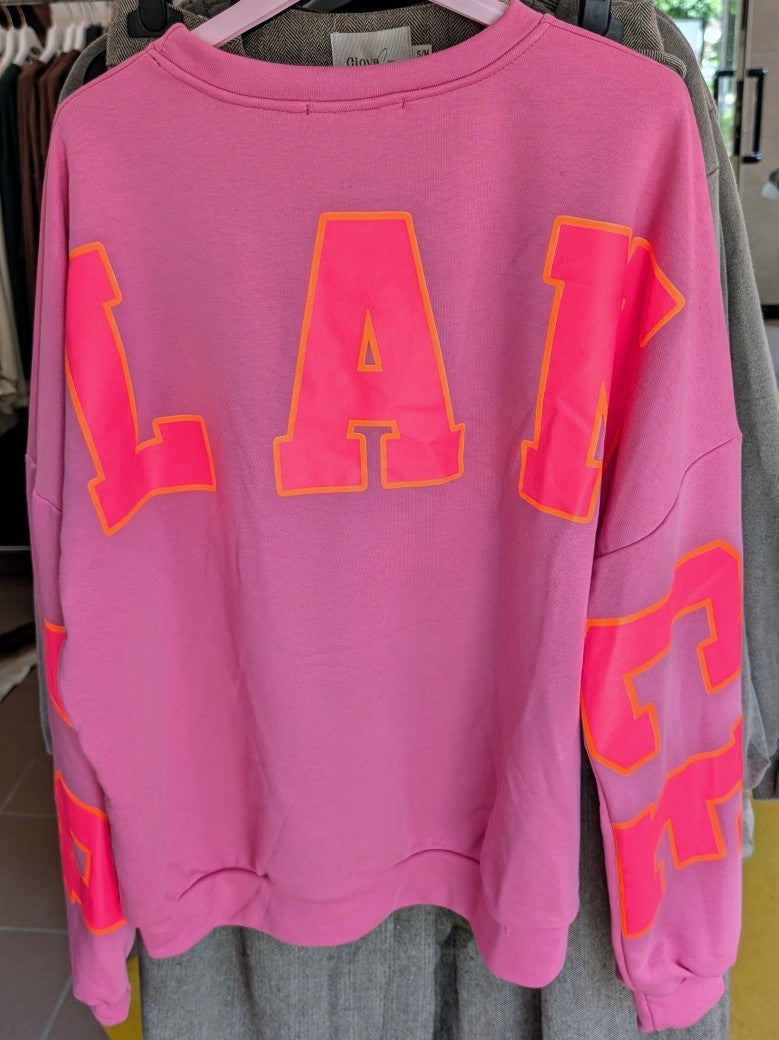 Das Sweatshirt BALANCE Yoga von BELIEVE in den harmonischen Farben Pink und Neon Orange ist ideal für entspannte Momente. Setze modische Akzente!