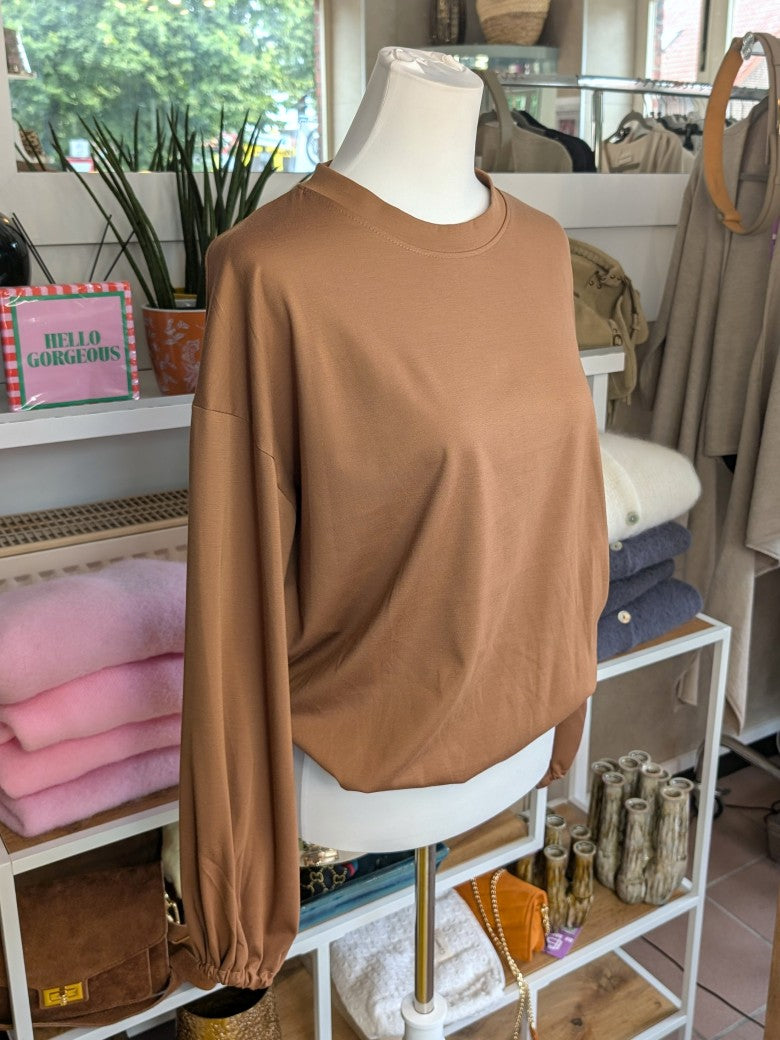 Gemütliches Cropped Langarm Shirt Sweatshirt aus weicher Viskose in elegantem Bronze Gold mit Gummizug am Saum.