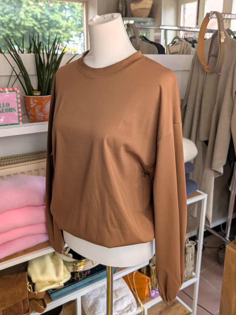 Gemütliches Cropped Langarm Shirt Sweatshirt aus weicher Viskose in elegantem Bronze Gold mit Gummizug am Saum.