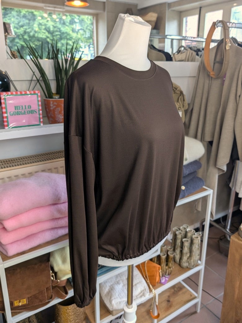 Gemütliches Cropped Langarm Shirt Sweatshirt aus weicher Viskose in elegantem Coffee Braun mit Gummizug am Saum.