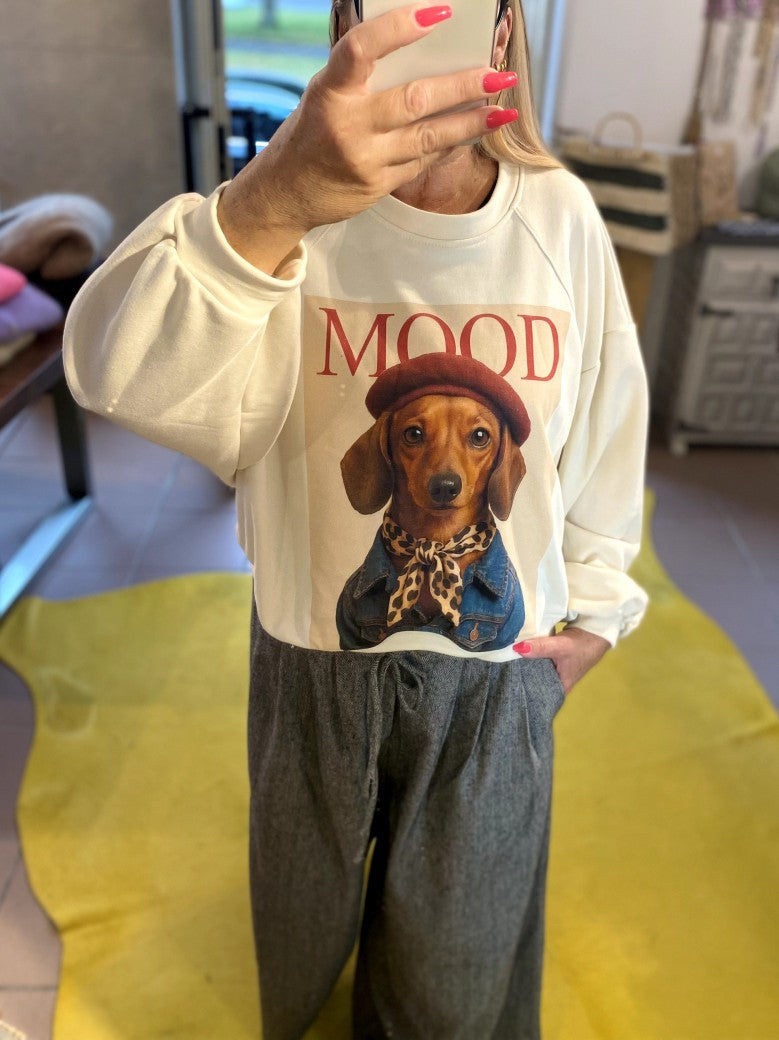 Dieses Sweatshirt von MIHO'S aus Baumwolle vereint Komfort und Stil mit einem charmanten Dackel-Motiv in Beige, Braun, Beige, Rot und Blau. Hol' es Dir jetzt!