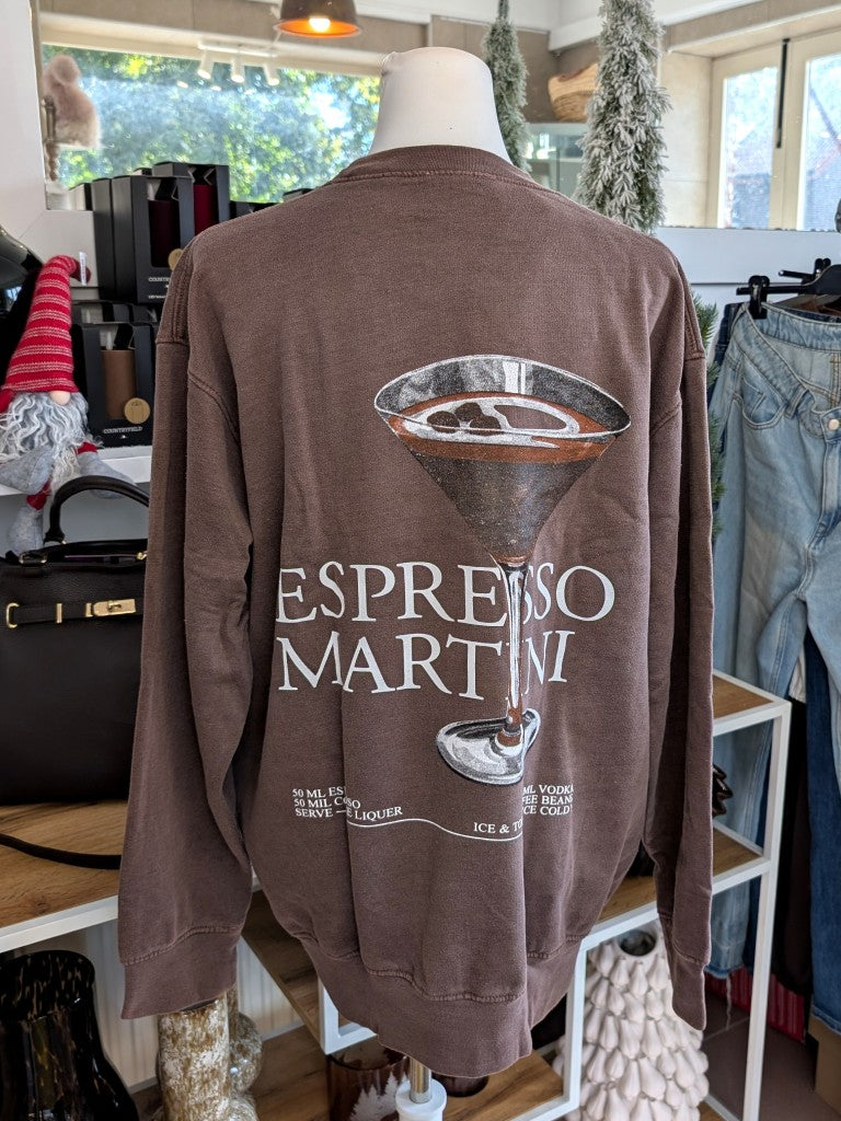 Behagliches Sweatshirt mit stilvollem Espresso Martini Backprint – das perfekte Statement-Piece für  Barista und Kaffeeliebhaber - in trendigem Coffee Braun!