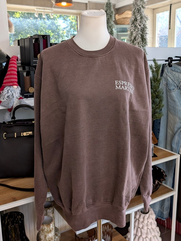 Behagliches Sweatshirt mit stilvollem Espresso Martini Backprint – das perfekte Statement-Piece für  Barista und Kaffeeliebhaber - in trendigem Coffee Braun!