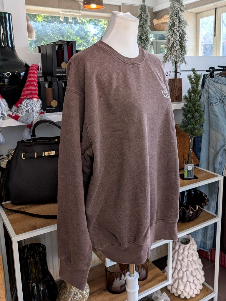 Behagliches Sweatshirt mit stilvollem Espresso Martini Backprint – das perfekte Statement-Piece für  Barista und Kaffeeliebhaber - in trendigem Coffee Braun!