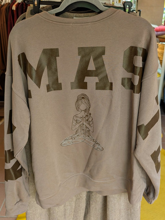 Verehre deinen inneren Frieden mit dem Sweatshirt NAMASTE von BELIEVE! Zeige deine innere Ruhe und erwecke deine Sinne!