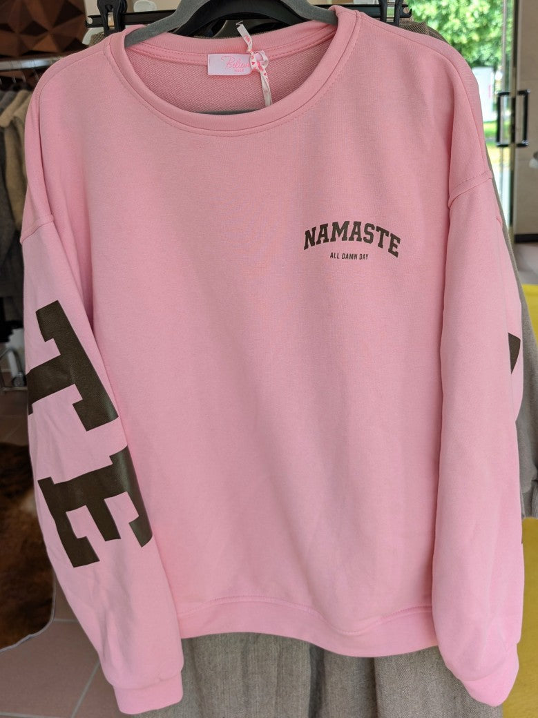 Verehre deinen inneren Frieden mit dem Sweatshirt NAMASTE von BELIEVE! Zeige deine innere Ruhe und erwecke deine Sinne!