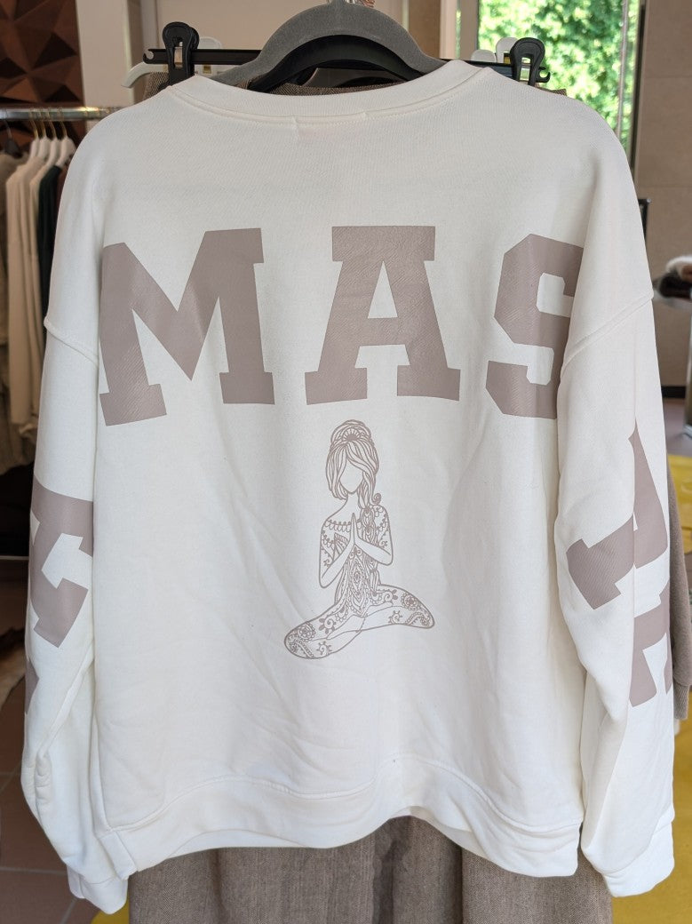 Verehre deinen inneren Frieden mit dem Sweatshirt NAMASTE von BELIEVE! Zeige deine innere Ruhe und erwecke deine Sinne mit BELIEVE!