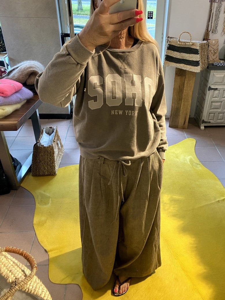 Das Sweatshirt SOHO New York in Fango Sandgrau mit Beige bietet erstklassigen Tragekomfort und moderne Optik - ideal für stilbewusste elegante und Freizeitlooks!