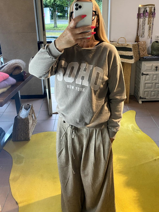 Das Sweatshirt SOHO New York in Fango Sandgrau mit Beige bietet erstklassigen Tragekomfort und moderne Optik - ideal für stilbewusste elegante und Freizeitlooks!
