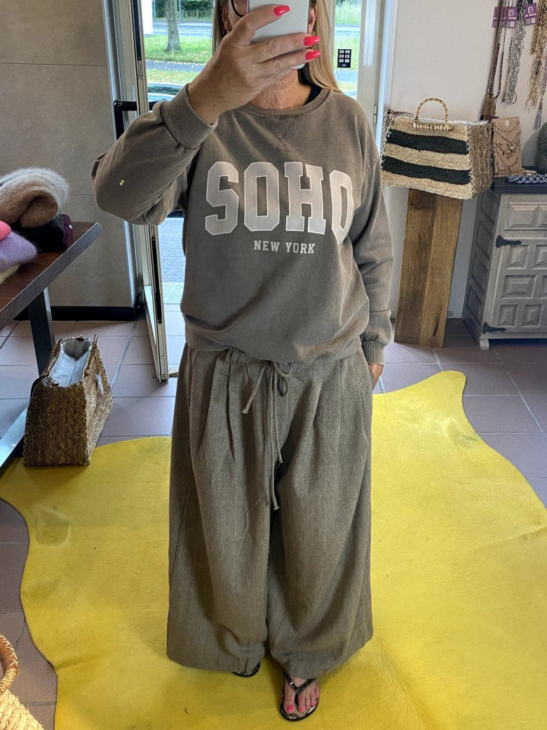 Das Sweatshirt SOHO New York in Fango Sandgrau mit Beige bietet erstklassigen Tragekomfort und moderne Optik - ideal für stilbewusste elegante und Freizeitlooks!