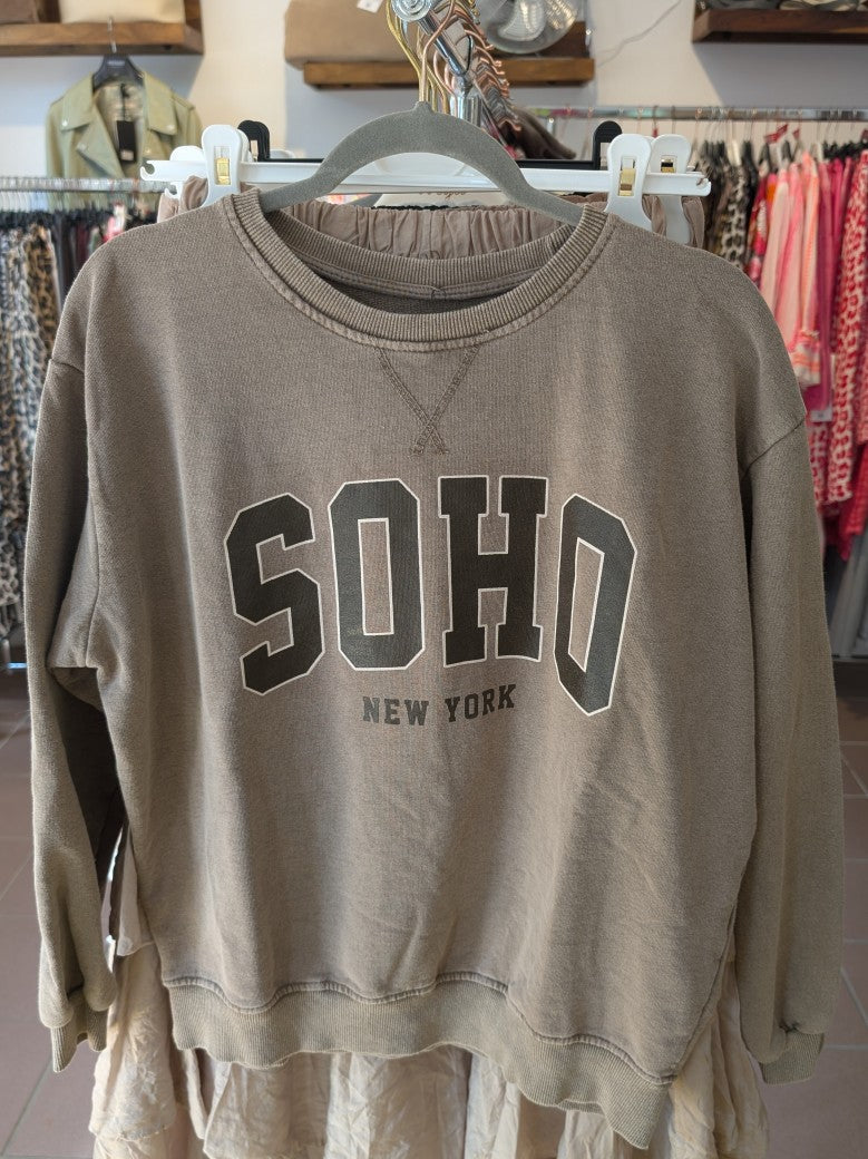 Das Sweatshirt SOHO New York in Fango Sandgrau mit Braun bietet erstklassigen Tragekomfort und moderne Optik - ideal für stilbewusste elegante und Freizeitlooks!