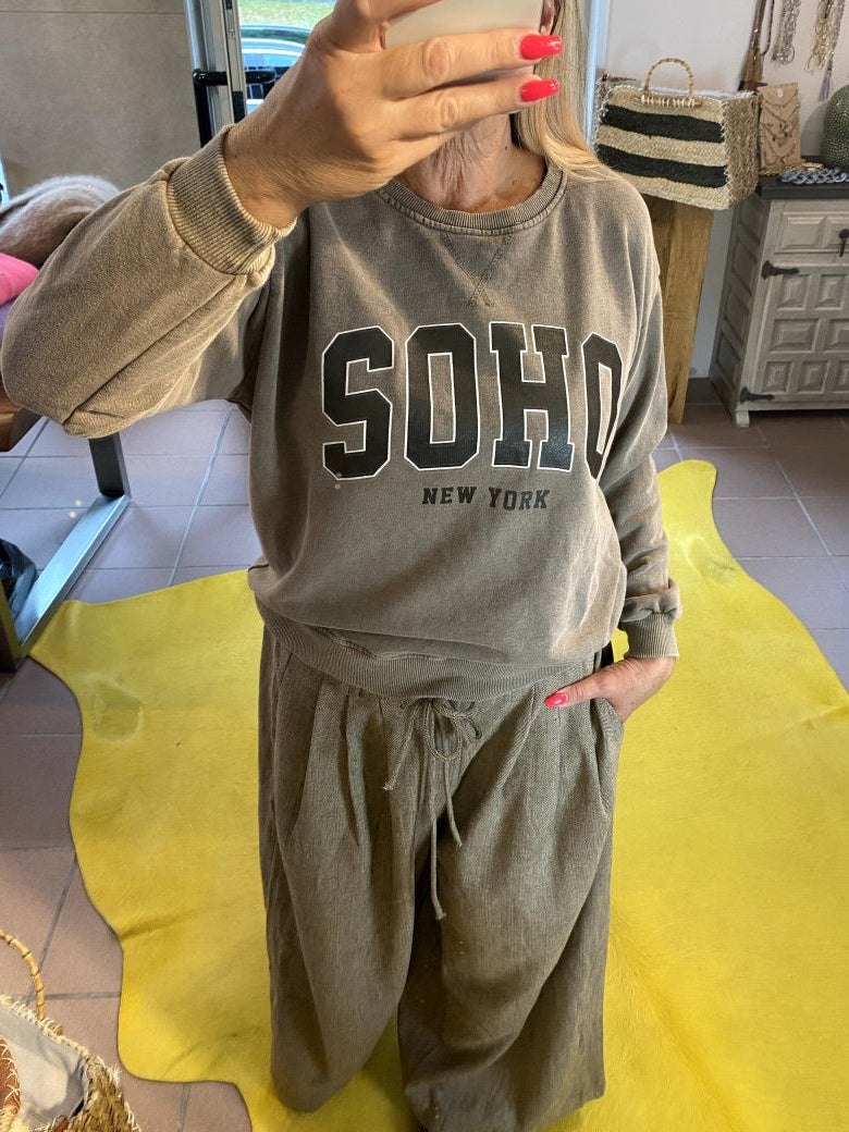 Das Sweatshirt SOHO New York in Fango Sandgrau mit Braun bietet erstklassigen Tragekomfort und moderne Optik - ideal für stilbewusste elegante und Freizeitlooks!
