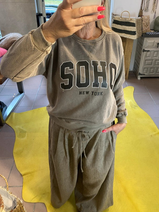 Das Sweatshirt SOHO New York in Fango Sandgrau mit Braun bietet erstklassigen Tragekomfort und moderne Optik - ideal für stilbewusste elegante und Freizeitlooks!