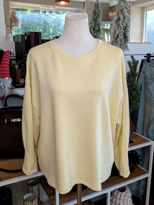 Das hochwertige Viskose Sweatshirt in trendigem Butter Yellow Gelb ist perfekter Begleiter oder auch Ergänzung zur passenden Jogginghose. Perfekt für jeden Tag!
