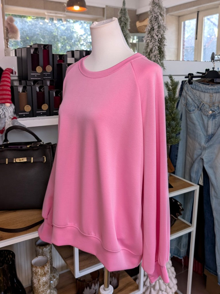 Das hochwertige Viskose Sweatshirt in lebendigem Rosa Pink ist ein perfekter Begleiter oder auch Ergänzung zur bestehenden Garderobe. Perfekt für jeden Tag!