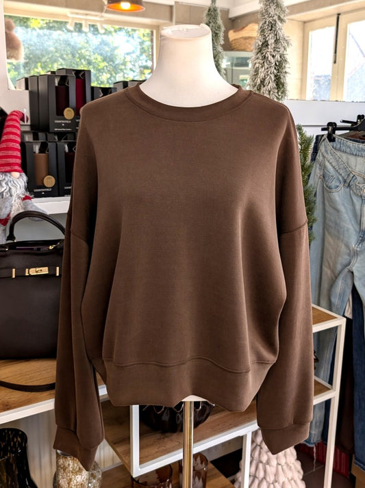Das weiche Viskose Sweatshirt überzeugt durch VoKuHiLa Schnitt und die elegante Farbkombi Dark Braun Khaki Gold - verbindet Stil und Bequemlichkeit perfekt!