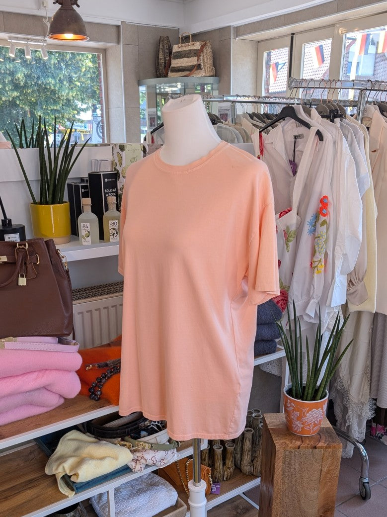 Ein Must-Have für alle modebewussten Frauen ist das Apricots T-Shirt aus Baumwolle von BELIEVE. Überzeuge dich selbst von der Qualität und dem Stil!