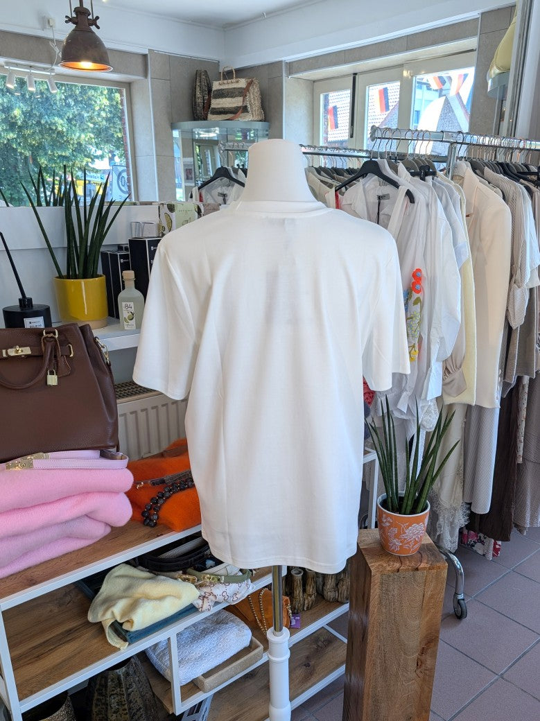 Das Basic T-Shirt aus hochwertiger Baumwolle in Créme bietet vielseitige Stylingmöglichkeiten - unverzichtbares Basic für casual oder elegante Looks!