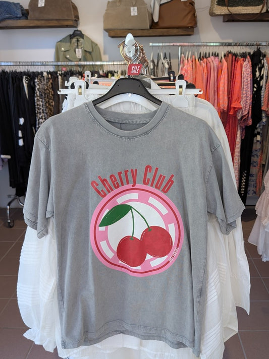 Hergestellt aus weicher Baumwolle bringt dieses T-Shirt frische Farben in Ihre Garderobe. Ein Must-Have für alle, die den Sommer und die Natur lieben!