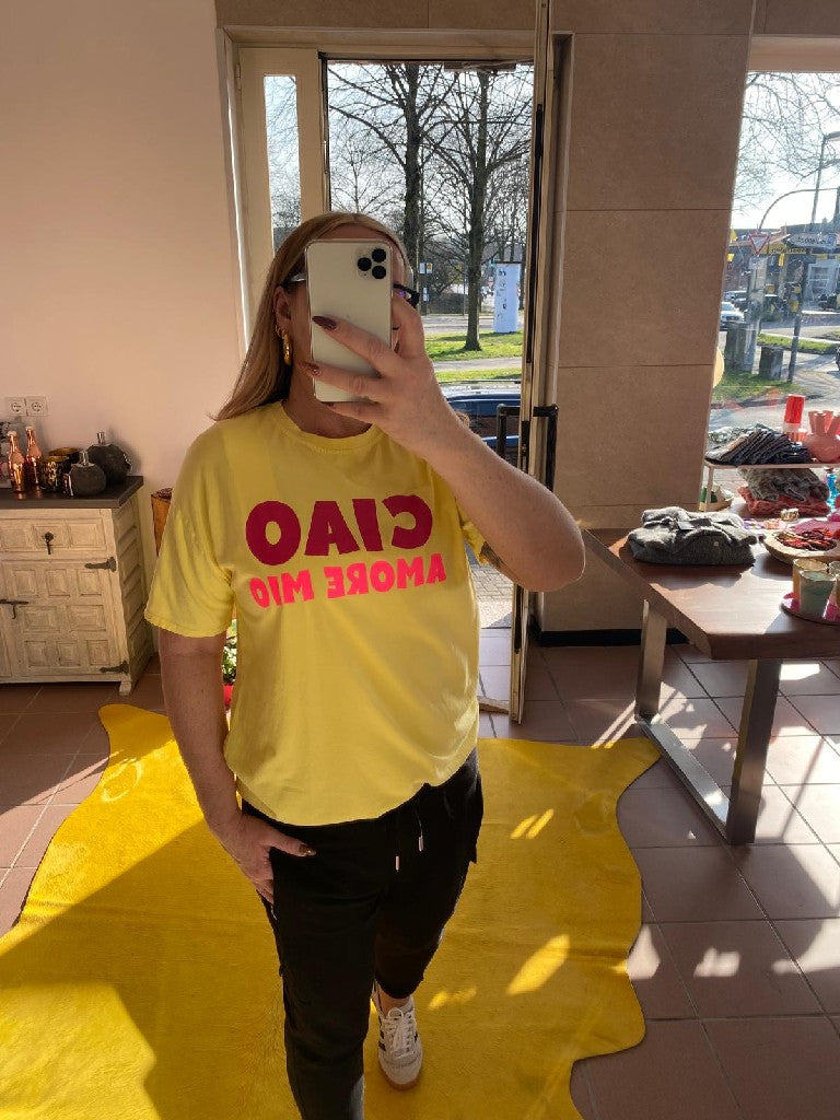 Das T-Shirt in den strahlenden Trendfarben Gelb Rot Pink bietet einen bequemen und atmungsaktiven Tragekomfort. Ideal für jeden Tag und jeden Anlass.
Aus Baumwolle