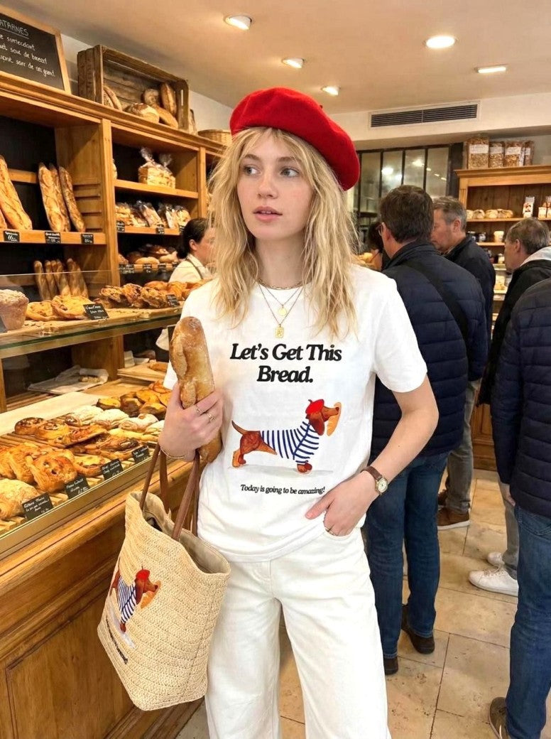 Witziges T-Shirt mit niedlichem Dackel-Motiv "Let's Get This Bread". Durch die unterschiedlichen verwendeten Farben leicht zu verschiedenen Outfits kombinierbar!