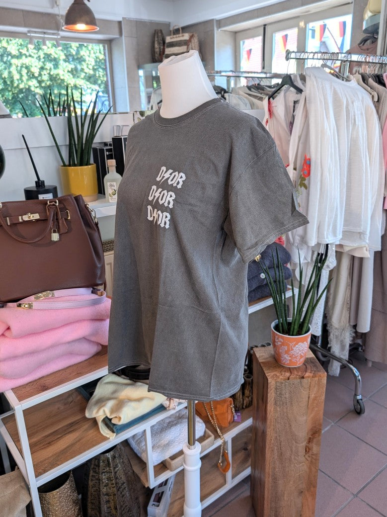 Cooles lässiges T-Shirt im angesagten Dior-Stil mit markanten Backprint-Design in den Farben Grau mit Weiß aus hochwertiger Baumwolle - Stil mit Qualität!