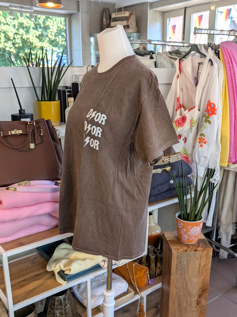 Cooles lässiges T-Shirt im angesagten Dior-Stil mit markanten Backprint-Design in den Farben Coffee Braun Weiß aus hochwertiger Baumwolle - Stil mit Qualität!