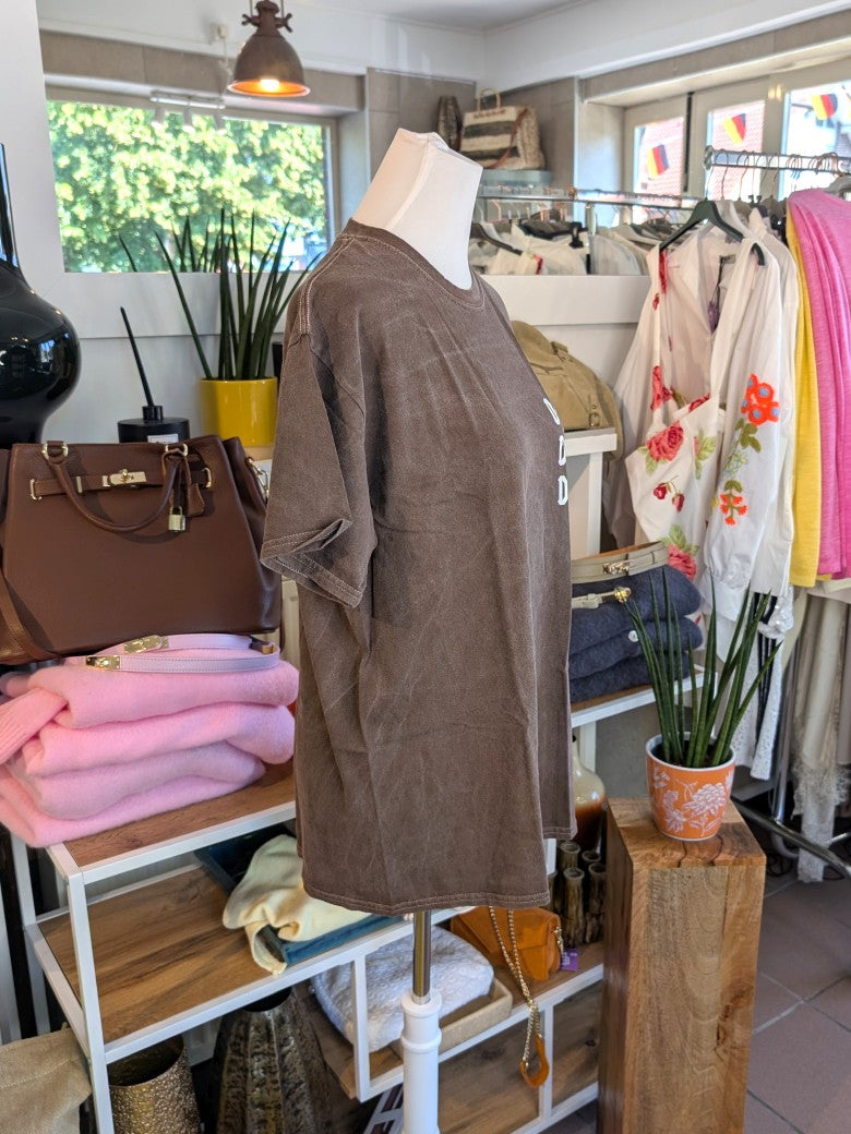 Cooles lässiges T-Shirt im angesagten Dior-Stil mit markanten Backprint-Design in den Farben Coffee Braun Weiß aus hochwertiger Baumwolle - Stil mit Qualität!