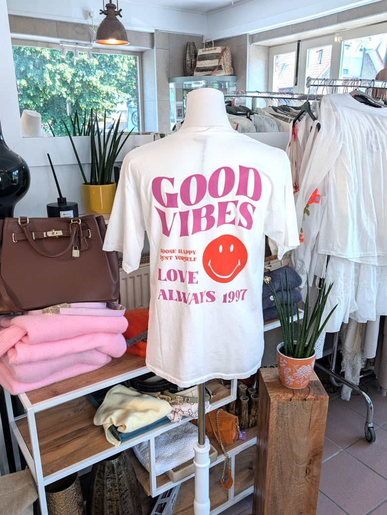 Vintage-inspiriertes T-Shirt mit großem Backprint im 90er-Jahre-Stil - Nostalgie Statement-Piece mit zeitlosem Appeal für Retro-Vibes und positive Botschaften!