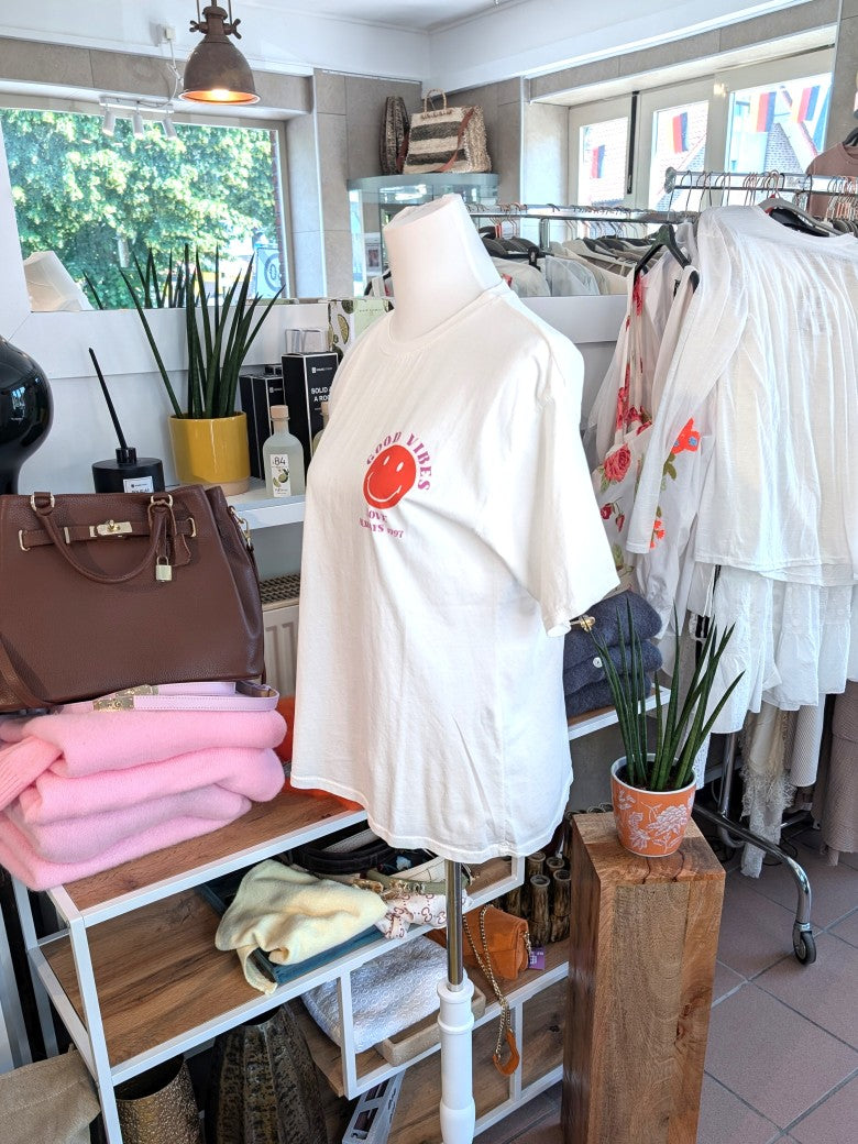 Vintage-inspiriertes T-Shirt mit großem Backprint im 90er-Jahre-Stil - Nostalgie Statement-Piece mit zeitlosem Appeal für Retro-Vibes und positive Botschaften!