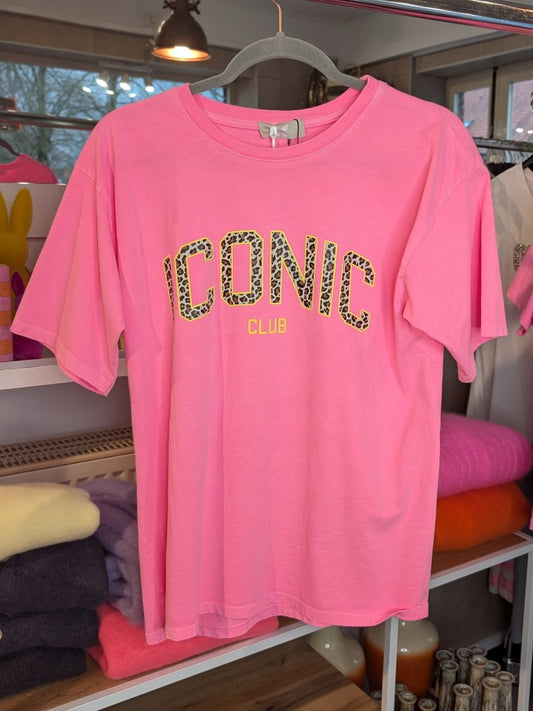 Hochwertiges T-Shirt Iconic in angesagtem Leo-Design mit harmonischer Farbkombination aus Pink, Beige, Braun und Gelb - vielseitiges Piece für jeden Stil!