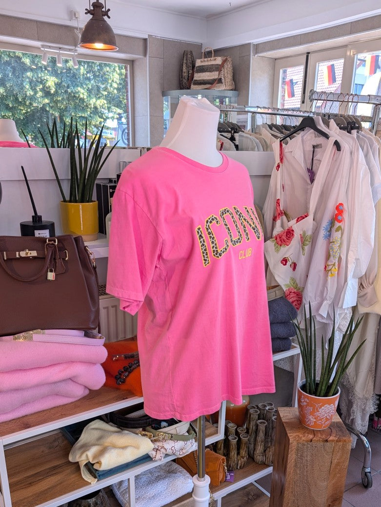 Hochwertiges T-Shirt Iconic in angesagtem Leo-Design mit harmonischer Farbkombination aus Pink, Beige, Braun und Gelb - vielseitiges Piece für jeden Stil!