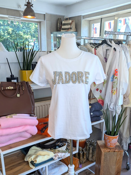 Elegantes T-Shirt J'ADORE in klassischem Weiß mit edlen Akzenten in Silber und Gold. Perfekt für jeden Anlass, ob casual oder gehobener - hochwertiges Material.