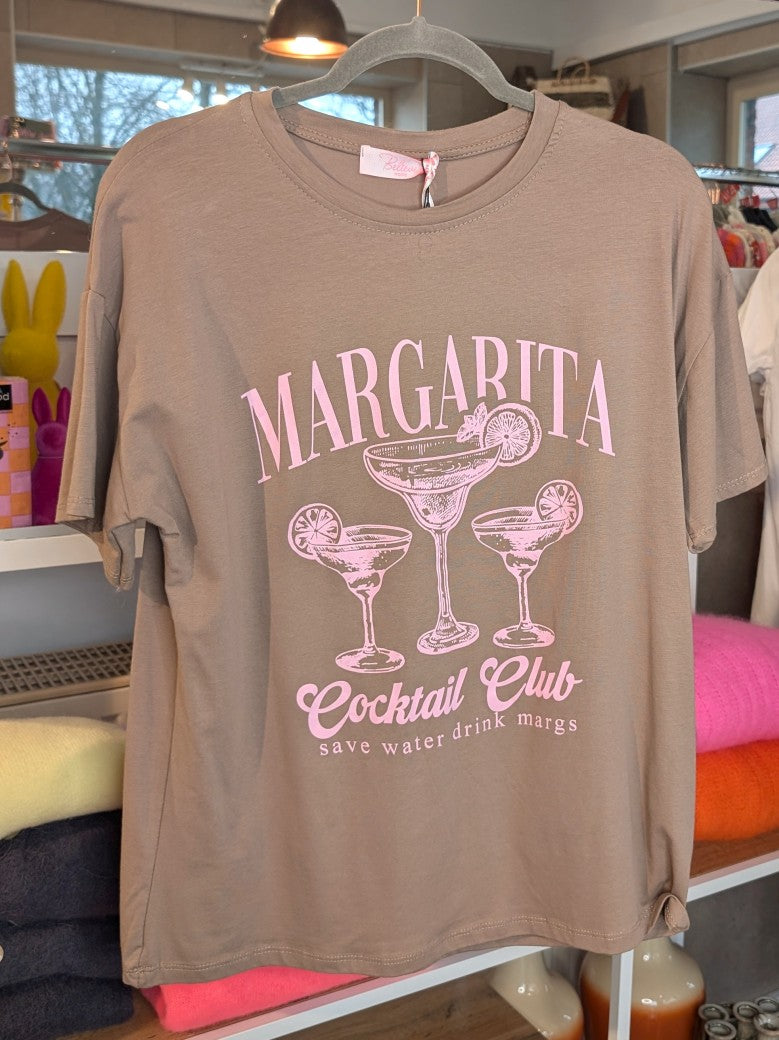 Weiches Baumwoll-T-Shirt in harmonischer Farbkombination aus Taupe und Rosa. Vielseitiges Basic-Piece von BELIEVE, mühelos zu verschiedenen Outfits kombinierbar.