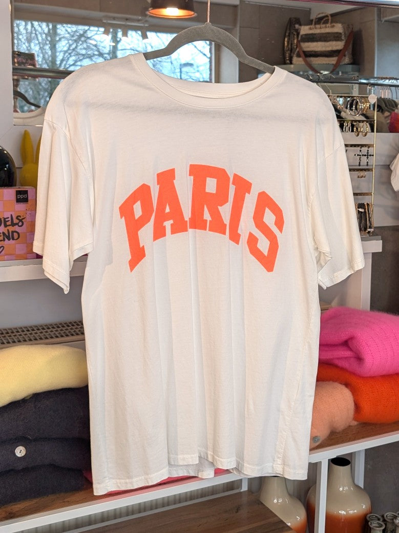 Leuchtendes T-Shirt Paris von MOOIJ im angesagten Farbmix aus Créme und Neon Orange. Perfekt kombinierbar mit Jeans, Shorts oder Röcken – zeitloses Basic Peace!.