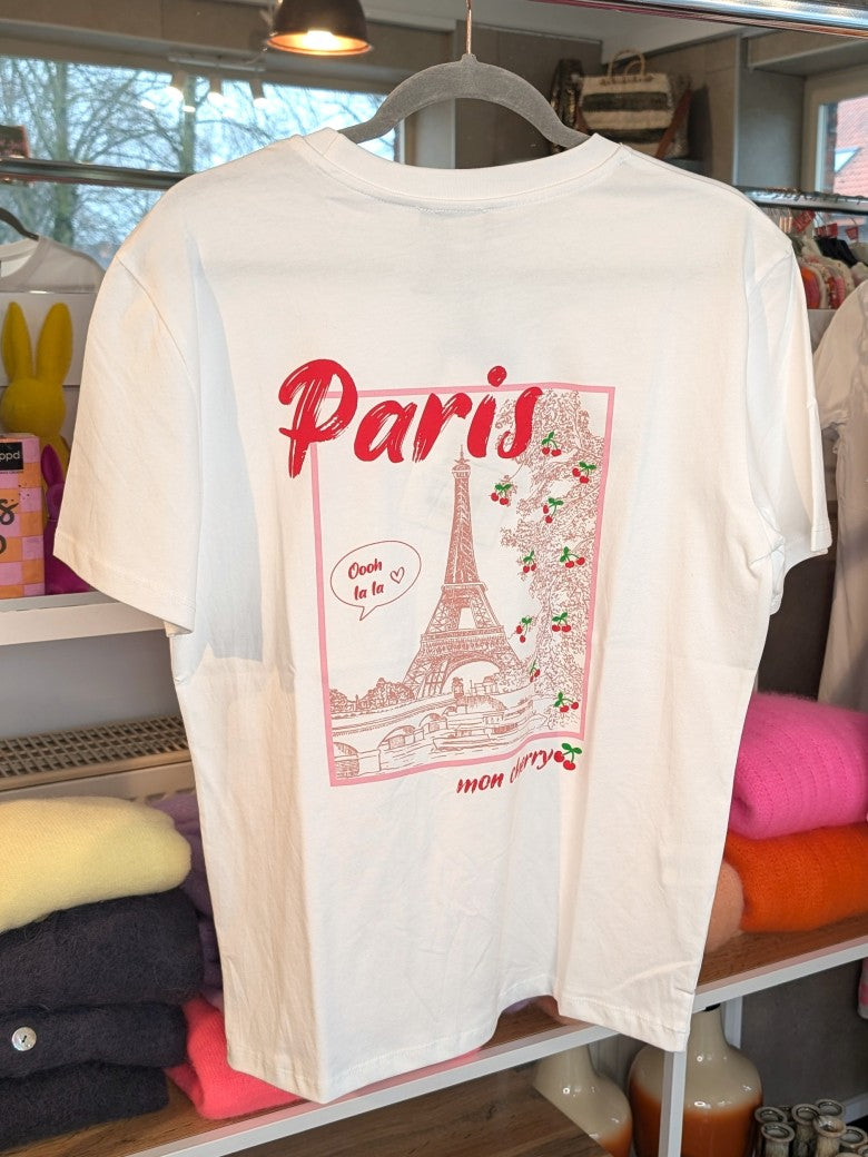 Stilvolles T-Shirt mit Paris-Motiv und Eiffelturm-Backprint. Perfekt für Paris-Fans und alle, die zeitlose Mode mit internationalem Flair lieben - von LUMINA!