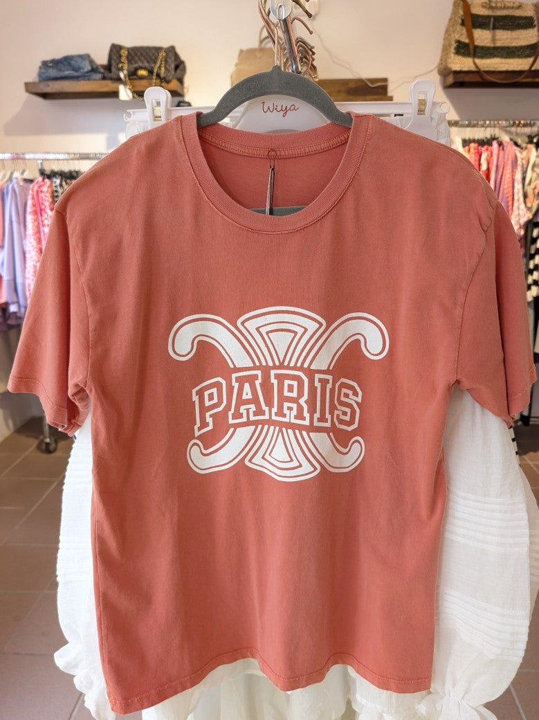 Dieses stilvolle T-Shirt Paris mit angesagtem Logo im Celine-Stil vereint Eleganz mit lässigem Komfort. Unverzichtbares Lieblingsteil für zahlreiche Anlässe!