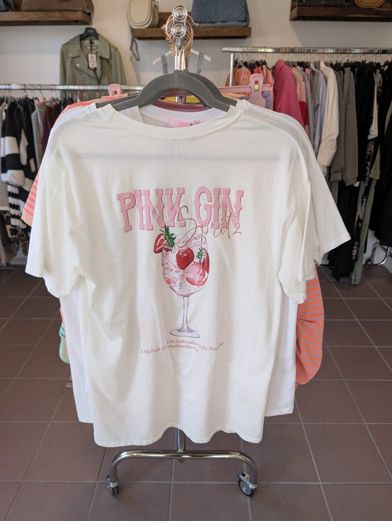 Erhöhe Deinen Stil mit unserem Backprint T-Shirt Pink Gin aus weicher Baumwolle in den Farben Weiß, Rosa und Rot. Ein Must-Have für Ihre Garderobe!