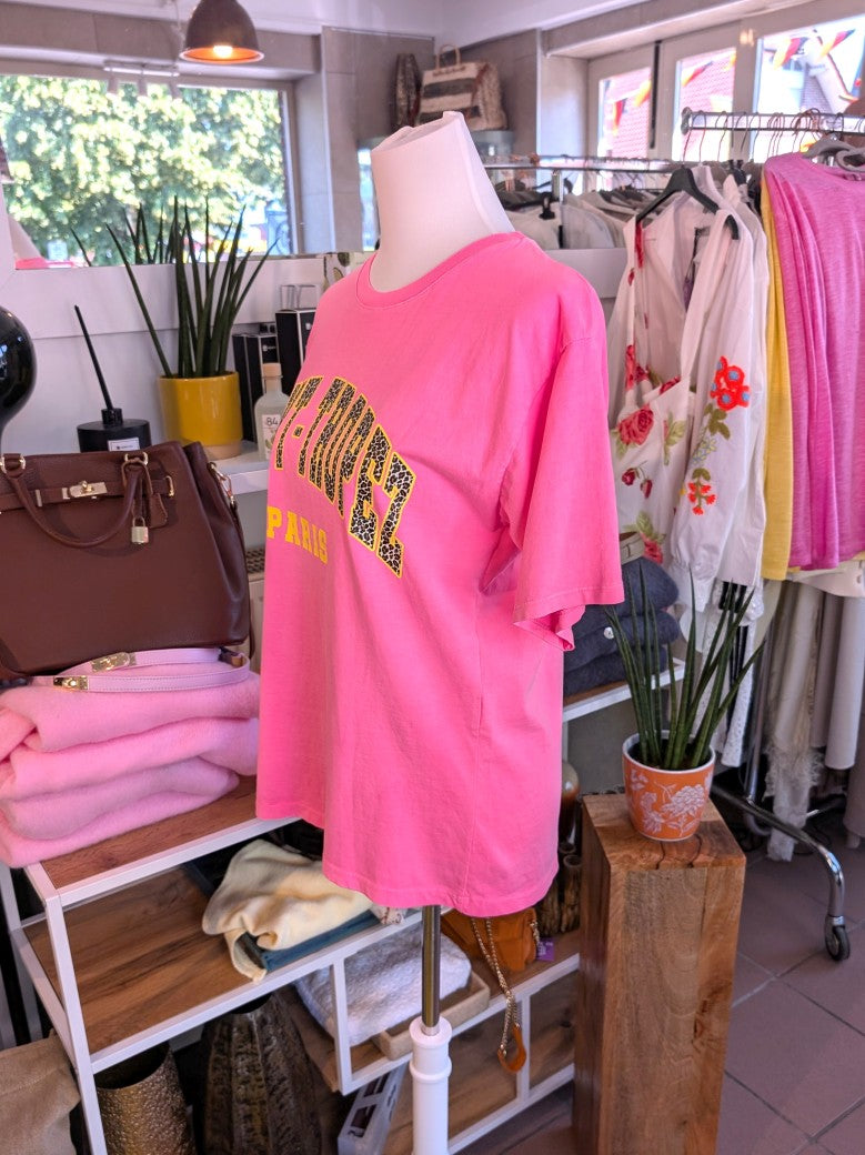 Hochwertiges T-Shirt Saint-Tropez in angesagtem Leo-Design mit harmonischer Farbkombination aus Pink, Beige, Braun und Gelb - vielseitiges Piece für jeden Stil!
