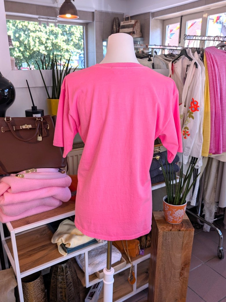 Hochwertiges T-Shirt Saint-Tropez in angesagtem Leo-Design mit harmonischer Farbkombination aus Pink, Beige, Braun und Gelb - vielseitiges Piece für jeden Stil!