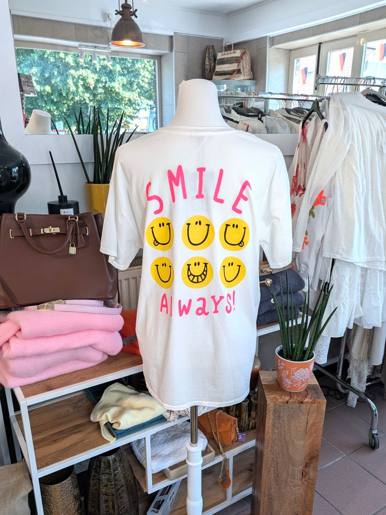 T-Shirt mit Statement-Print "Smile Always" in lebendigen Neon-Pink- und Gelbtönen setzt auf cremefarbenem Baumwollstoff ein frisches Highlight!