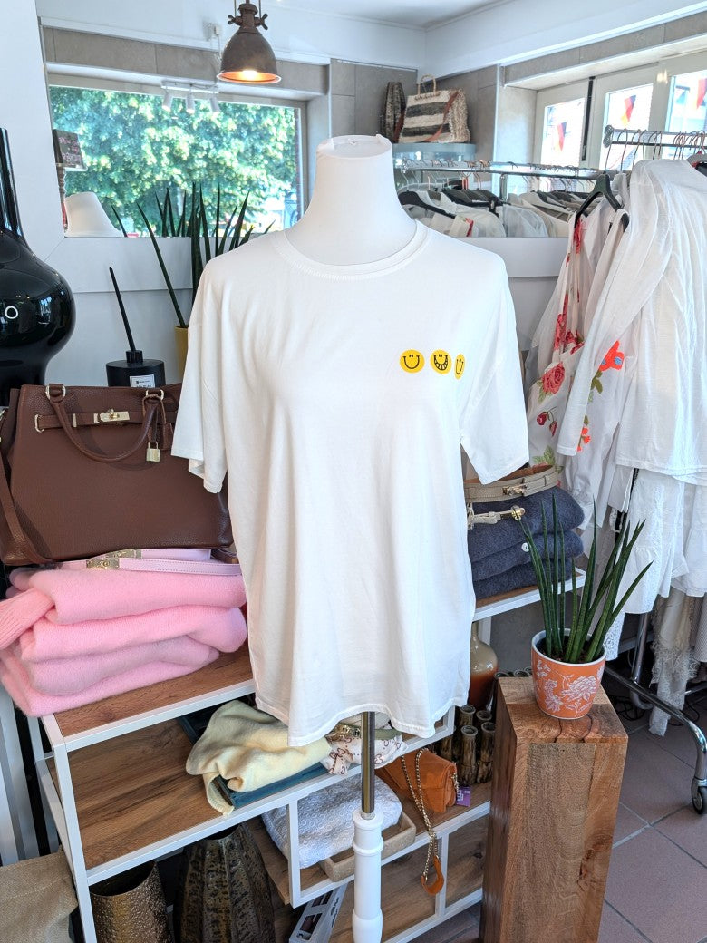 T-Shirt mit Statement-Print "Smile Always" in lebendigen Neon-Pink- und Gelbtönen setzt auf cremefarbenem Baumwollstoff ein frisches Highlight!