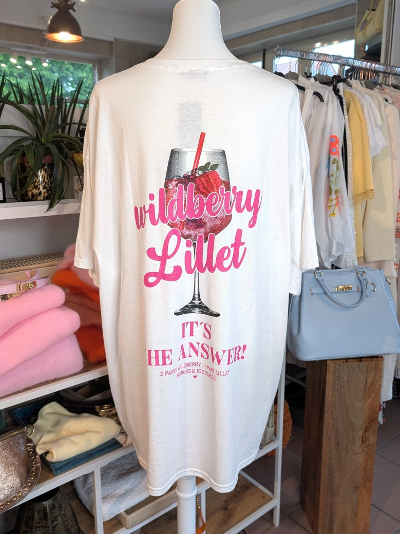 Oversized T-Shirt Baumwolle in Weiß mit auffälligem Backprint "Wilderry Lillet" in den Farben Pink und Orange. Das "Wildberry Lillet" Design setzt ein modisches Statement!