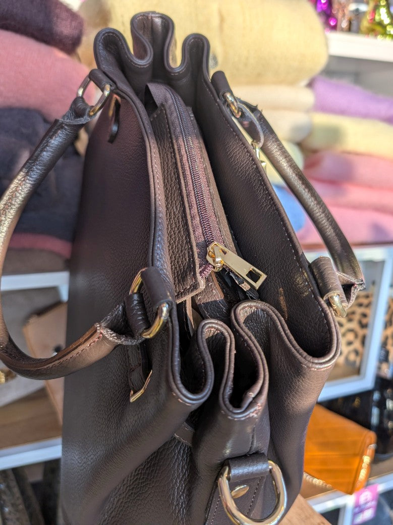 Wunderschöne Shopping Bag aus weichem Leder Cross-Body tragbar mit Schulterriemen Coffee Braun Gold im Givenchy Nightingale Stil - Must-Have aus Italien!