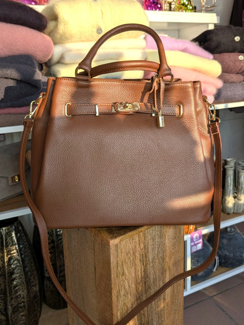 Wunderschöne Shopping Bag aus weichem Leder Cross-Body tragbar mit Schulterriemen Cognac Dunkel Braun Gold im Givenchy Nightingale Stil - Must-Have aus Italien!
