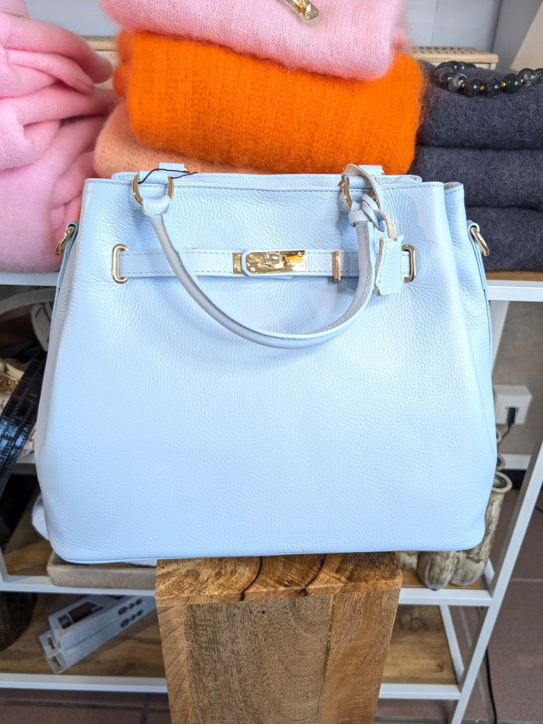 Wunderschöne Shopping Bag aus weichem Leder Cross-Body tragbar mit Schulterriemen Hellblau Gold im Givenchy Nightingale Stil - Must-Have aus Italien!